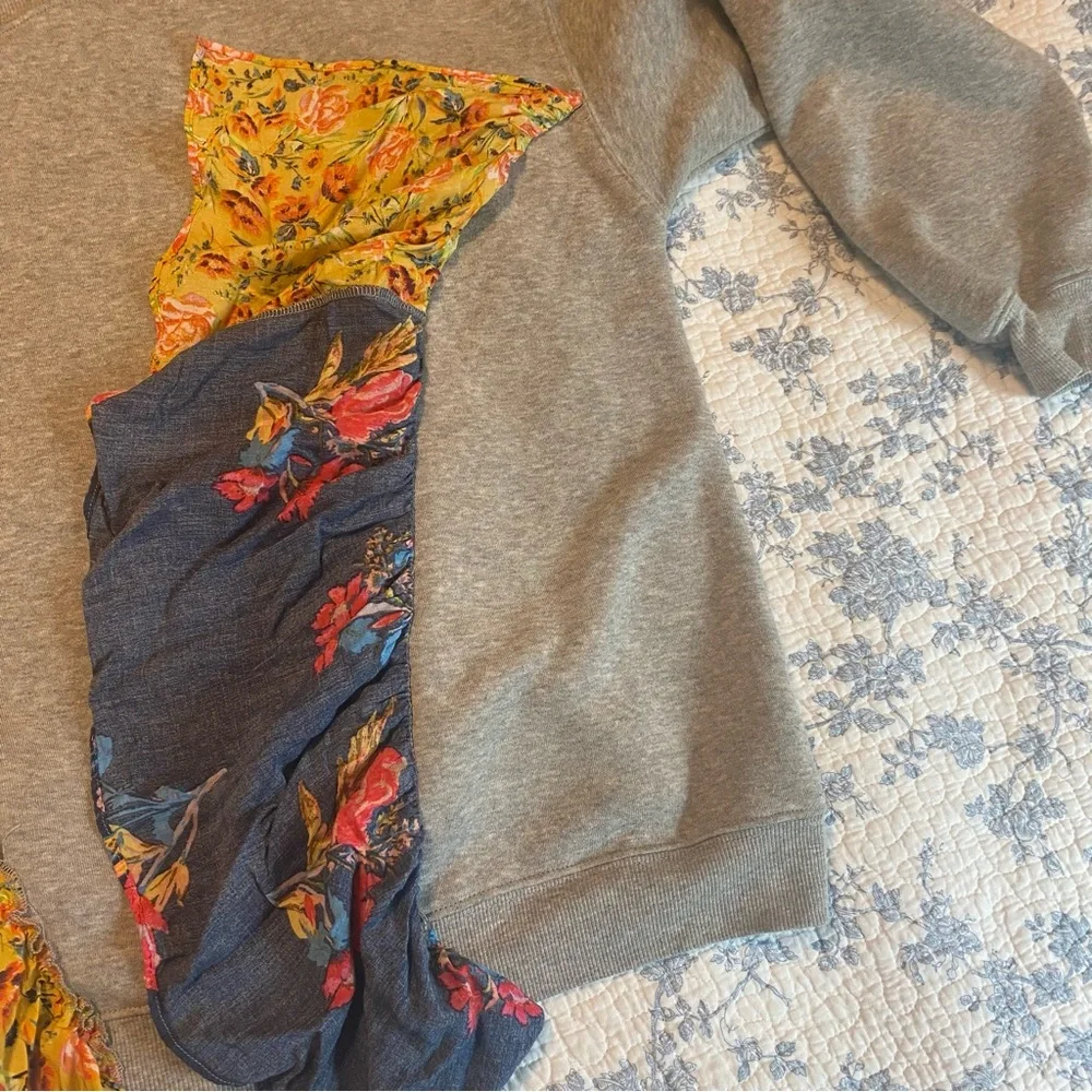 Free People She’s Just So Cute Oversized Floral Ruffle Sweatshirt Size Small - Picture 6 of 11